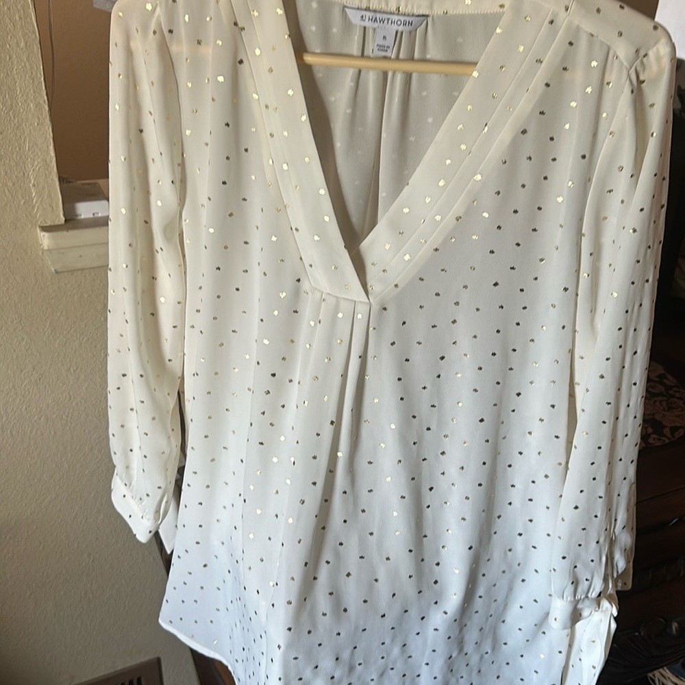 Hawthorne creamy white and gold foil dot, with3/4 tie sleeve